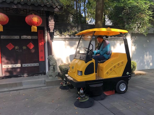 扫地车