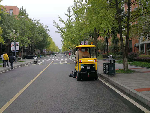 扫地车
