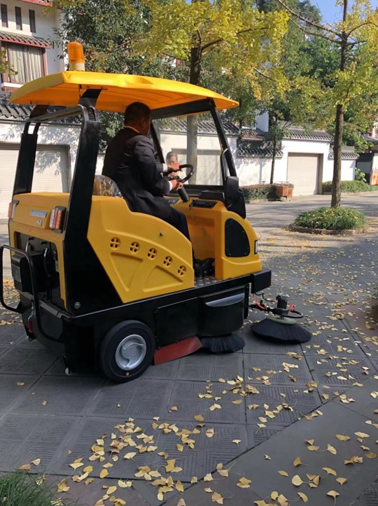 扫地车